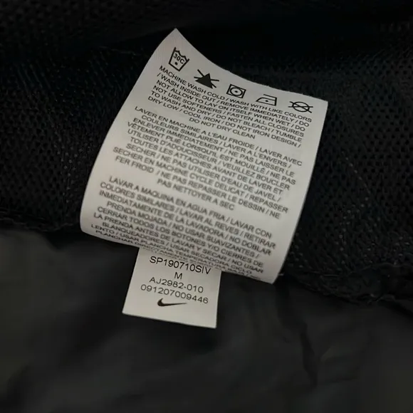 Nike Sportswear Repel Essentials Black/Black/White Hooded Windbreaker Size Med