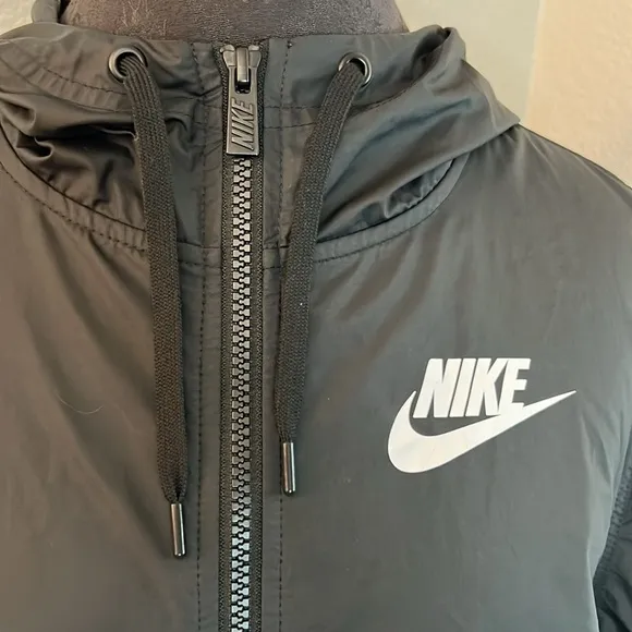 Nike Sportswear Repel Essentials Black/Black/White Hooded Windbreaker Size Med