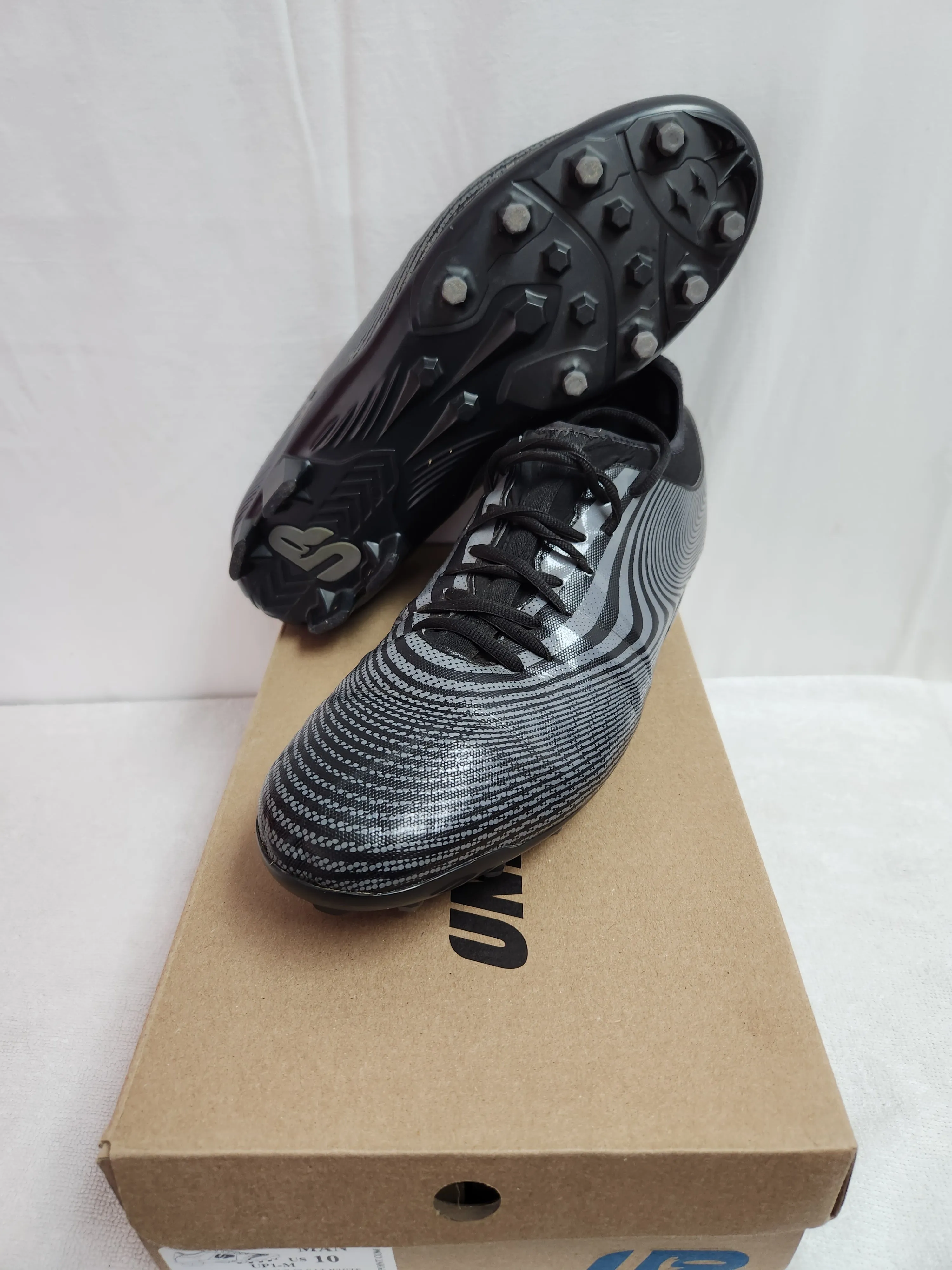 Rare Universe Point Men's Black Microfiber Ankle Cleats - Size: 13.5
